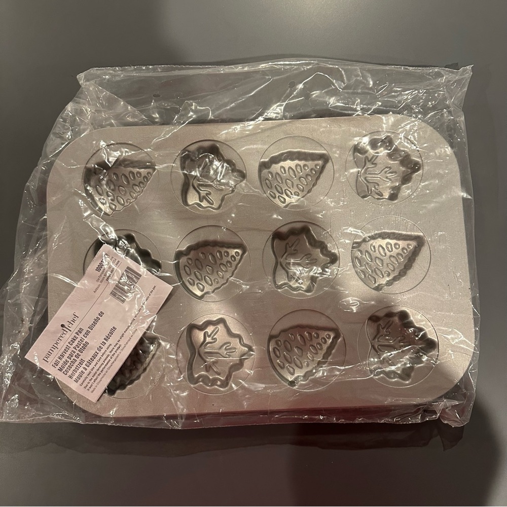 Pampered Chef Fall Harvest Cake Pan